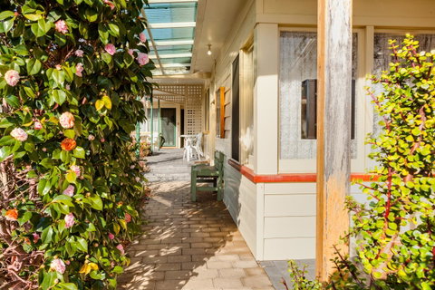 Wintersun Gardens Motel - Melbourne Tourism 22