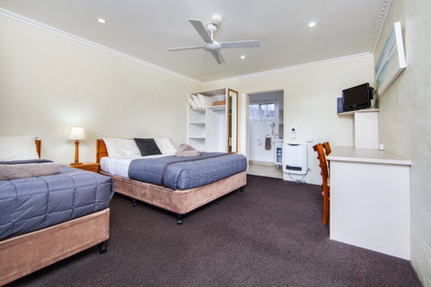 Wintersun Gardens Motel - Melbourne Tourism 39