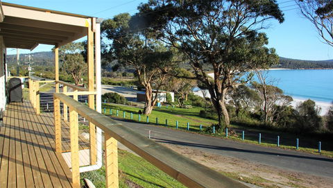 KINGFISHER COTTAGE Beachfront At The Binalong Bay - Melbourne Tourism 8