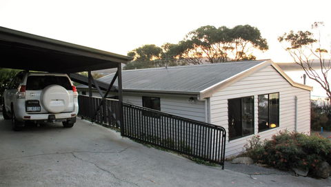KINGFISHER COTTAGE Beachfront At The Binalong Bay - Melbourne Tourism 21