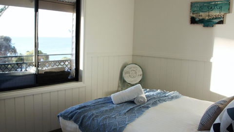 KINGFISHER COTTAGE Beachfront At The Binalong Bay - Melbourne Tourism 11