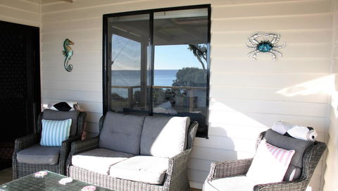 KINGFISHER COTTAGE Beachfront At The Binalong Bay - Melbourne Tourism 7