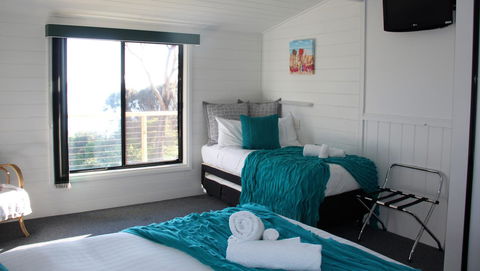 KINGFISHER COTTAGE Beachfront At The Binalong Bay - Melbourne Tourism 5