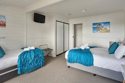 KINGFISHER COTTAGE Beachfront At The Binalong Bay - Melbourne Tourism 3