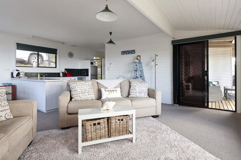 KINGFISHER COTTAGE Beachfront At The Binalong Bay - Melbourne Tourism 22