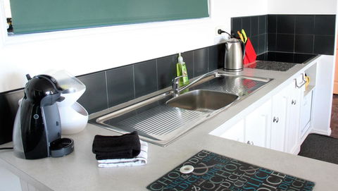 KINGFISHER COTTAGE Beachfront At The Binalong Bay - Melbourne Tourism 18