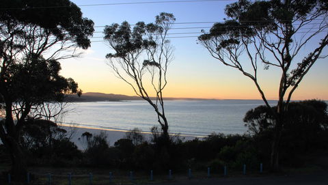 KINGFISHER COTTAGE Beachfront At The Binalong Bay - Melbourne Tourism 19