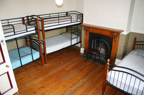 Arthouse Hostel - Melbourne Tourism 1