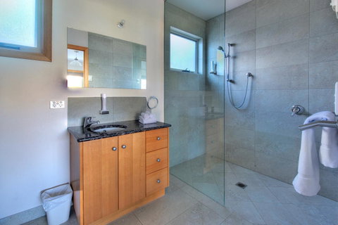 Freycinet Stone Studio 3 - Feldspar - Melbourne Tourism 11
