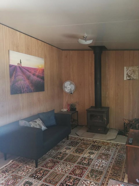 Hilltop Cottages - Melbourne Tourism 16