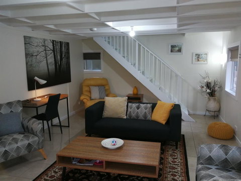 Hilltop Cottages - Melbourne Tourism 2