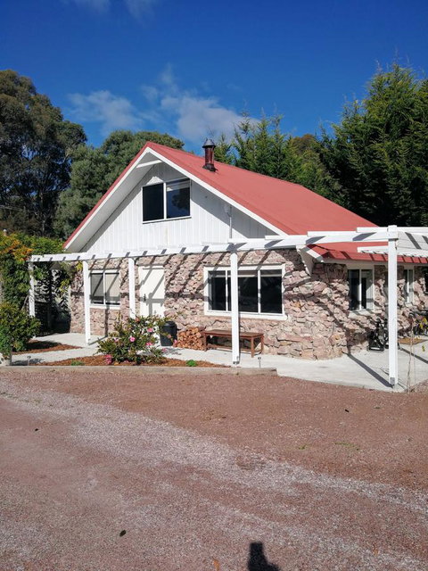 Hilltop Cottages - Melbourne Tourism 0