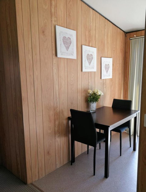 Hilltop Cottages - Melbourne Tourism 17