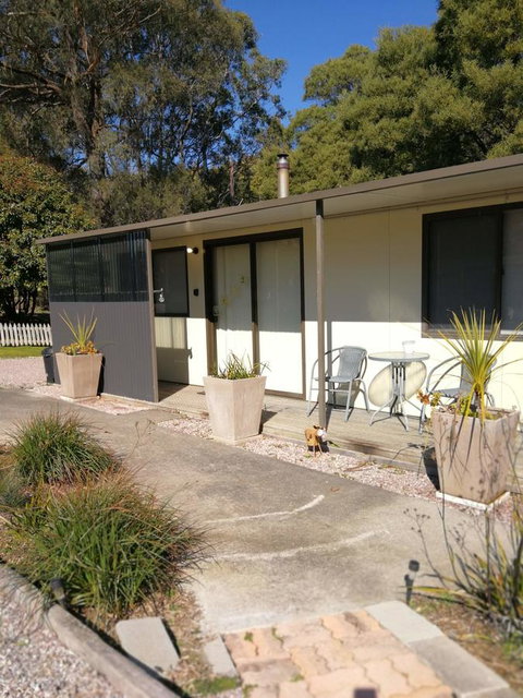 Hilltop Cottages - Melbourne Tourism 13