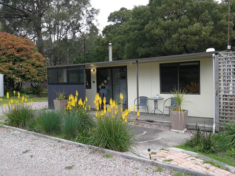 Hilltop Cottages - Melbourne Tourism 10