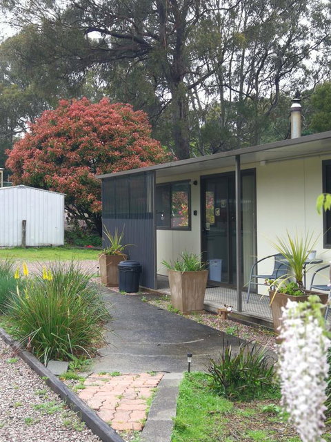 Hilltop Cottages - Melbourne Tourism 15