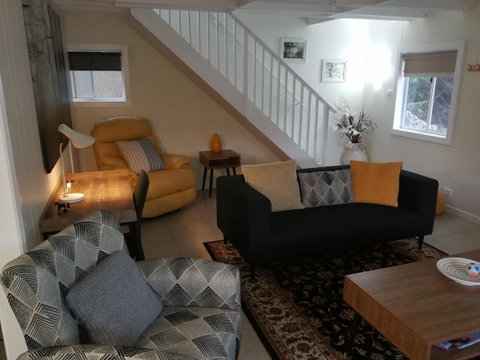Hilltop Cottages - Melbourne Tourism 8