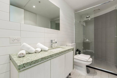 2Bedroom Apartment With Views In Docklands Next To CBD & Marvel Stadium - Melbourne Tourism 13