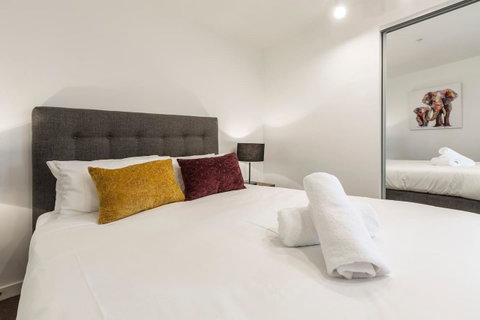 2Bedroom Apartment With Views In Docklands Next To CBD & Marvel Stadium - Melbourne Tourism 12