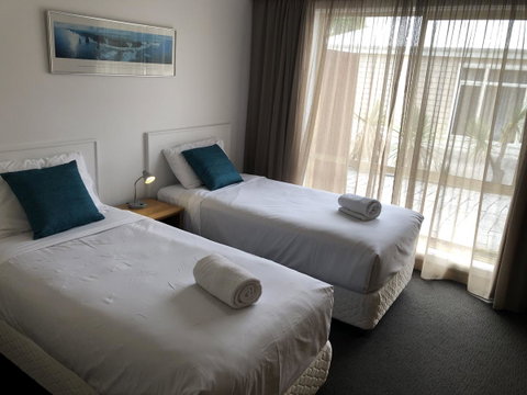 Port Campbell Parkview Motel & Apartments - Melbourne Tourism 13