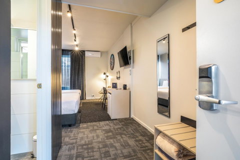 Nightcap At Keysborough Hotel - Melbourne Tourism 1