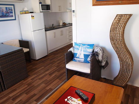 Mornington Motel - Melbourne Tourism 25