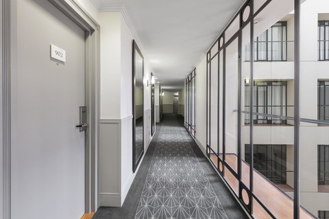 The Savoy Hotel On Little Collins Melbourne - Melbourne Tourism 21