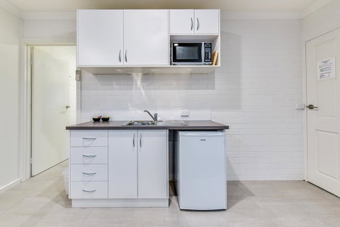Allambi Holiday Apartments - Melbourne Tourism 34