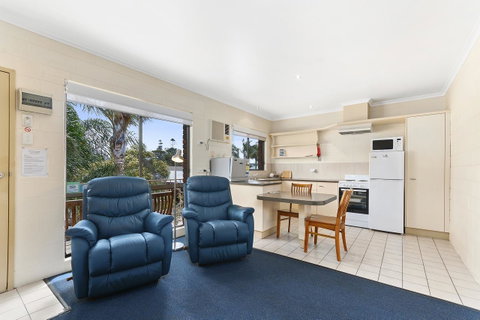 Allambi Holiday Apartments - Melbourne Tourism 9