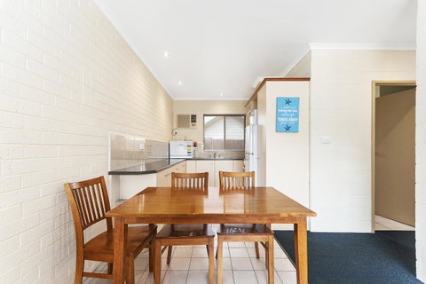 Allambi Holiday Apartments - Melbourne Tourism 1