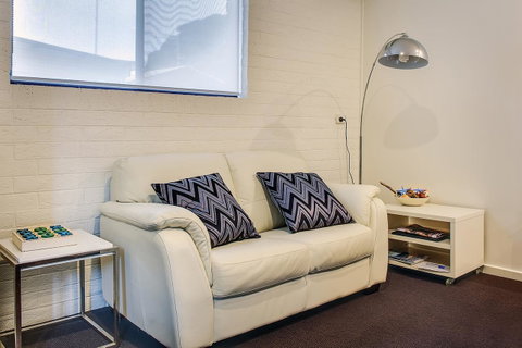 Allambi Holiday Apartments - Melbourne Tourism 38