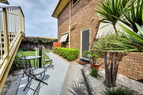 Allambi Holiday Apartments - Melbourne Tourism 25