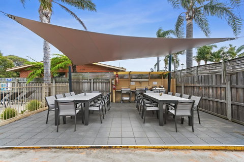 Allambi Holiday Apartments - Melbourne Tourism 10