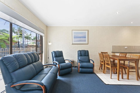 Allambi Holiday Apartments - Melbourne Tourism 3