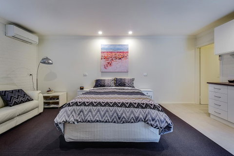 Allambi Holiday Apartments - Melbourne Tourism 42