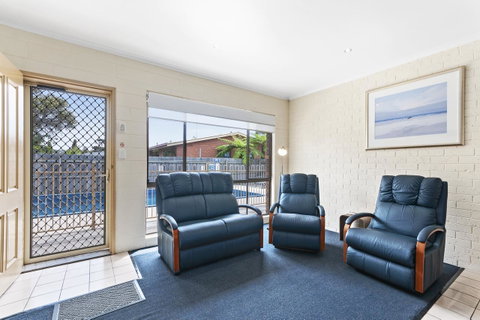 Allambi Holiday Apartments - Melbourne Tourism 13