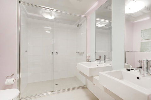 Waterfront Melbourne Apartments - Melbourne Tourism 24