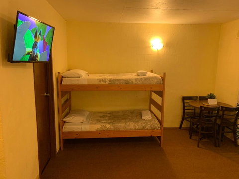 Mountain Creek Motel Bar & Restaurant - Melbourne Tourism 5