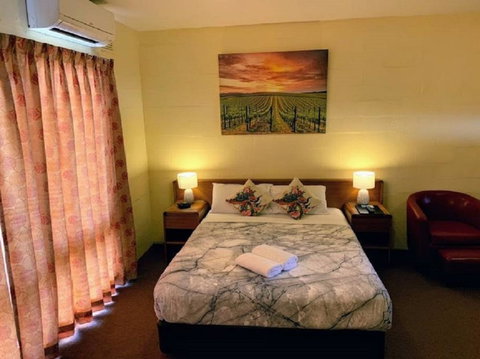 Mountain Creek Motel Bar & Restaurant - Melbourne Tourism 26