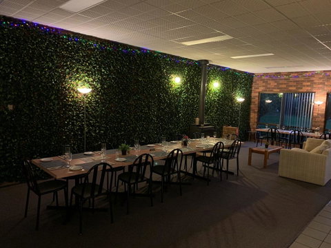 Mountain Creek Motel Bar & Restaurant - Melbourne Tourism 13