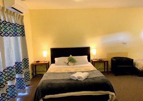 Mountain Creek Motel Bar & Restaurant - Melbourne Tourism 3