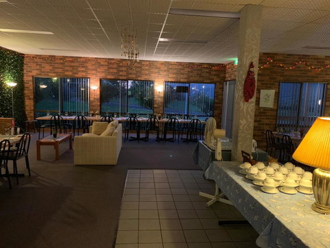 Mountain Creek Motel Bar & Restaurant - Melbourne Tourism 12