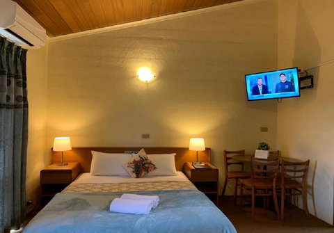 Mountain Creek Motel Bar & Restaurant - Melbourne Tourism 24