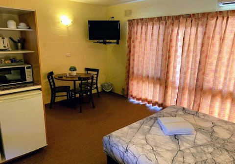 Mountain Creek Motel Bar & Restaurant - Melbourne Tourism 31