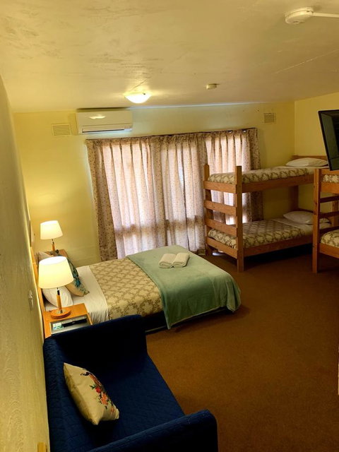 Mountain Creek Motel Bar & Restaurant - Melbourne Tourism 44