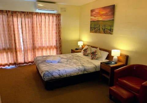 Mountain Creek Motel Bar & Restaurant - Melbourne Tourism 25