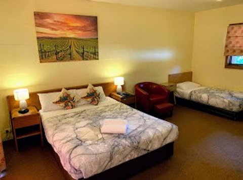 Mountain Creek Motel Bar & Restaurant - Melbourne Tourism 27