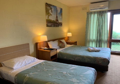 Mountain Creek Motel Bar & Restaurant - Melbourne Tourism 32