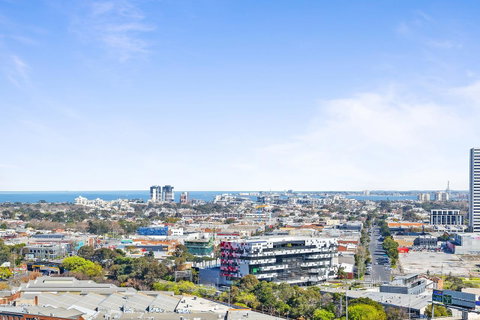 Complete Host Tiara Apartments - Melbourne Tourism 10