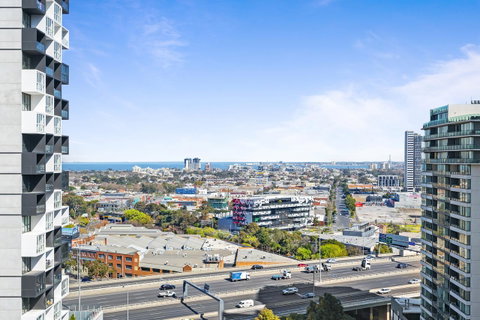 Complete Host Tiara Apartments - Melbourne Tourism 9